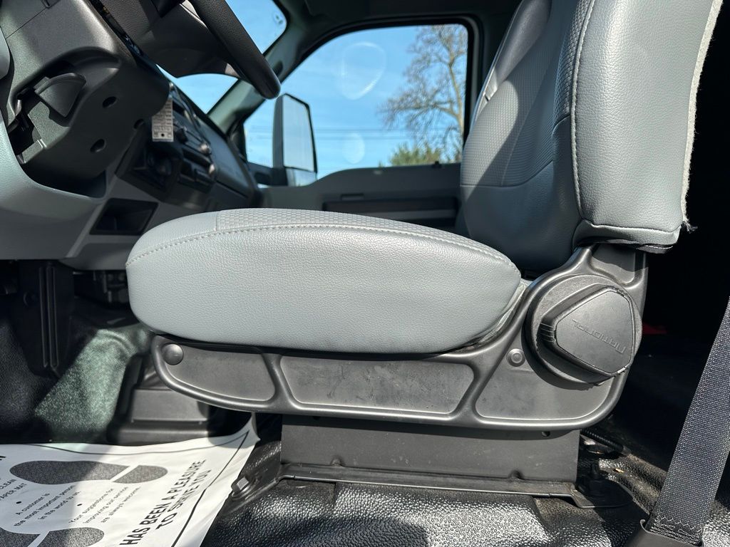 2024 Ford F-650 - Photo 13