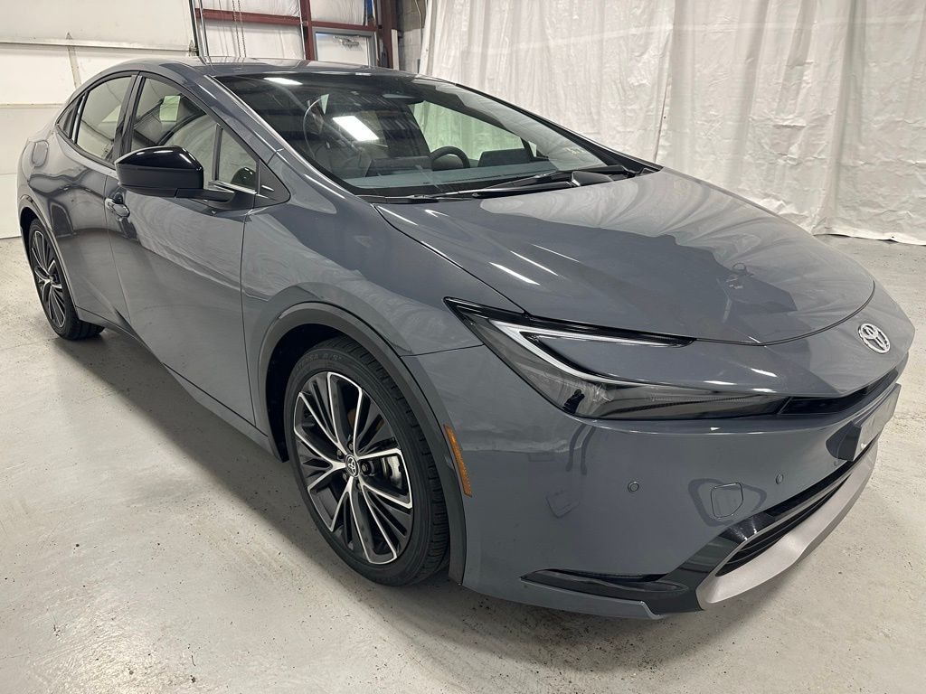 Used 2025 Toyota Prius XLE Hatchback