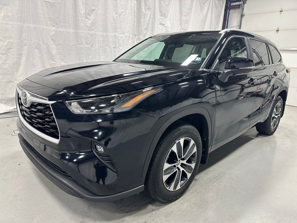 Used 2025 Toyota Highlander XLE SUV