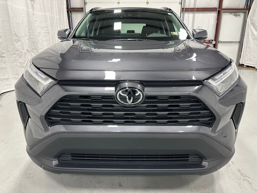 2025 Toyota RAV4 XLE photo 2