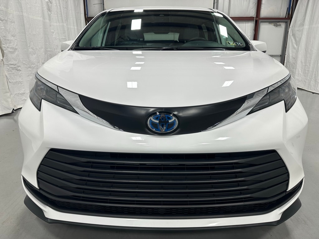 Used 2025 Toyota Sienna LE 8 Passenger Van Passenger Van