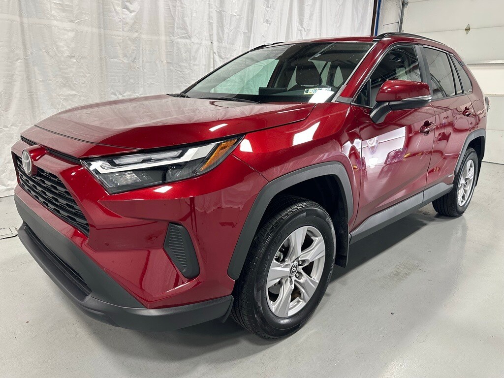 2025 Toyota RAV4 Hybrid XLE photo 3