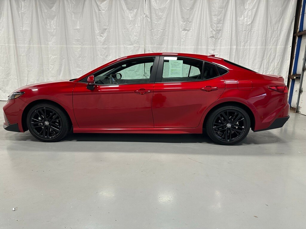 2025 Toyota Camry SE photo 4