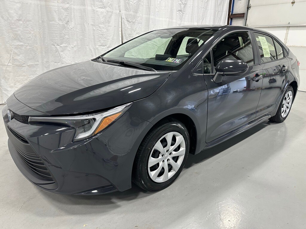 2025 Toyota Corolla Hybrid LE photo 3
