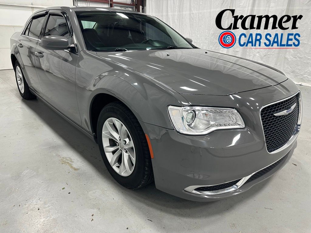 2019 Chrysler 300 Touring's photo