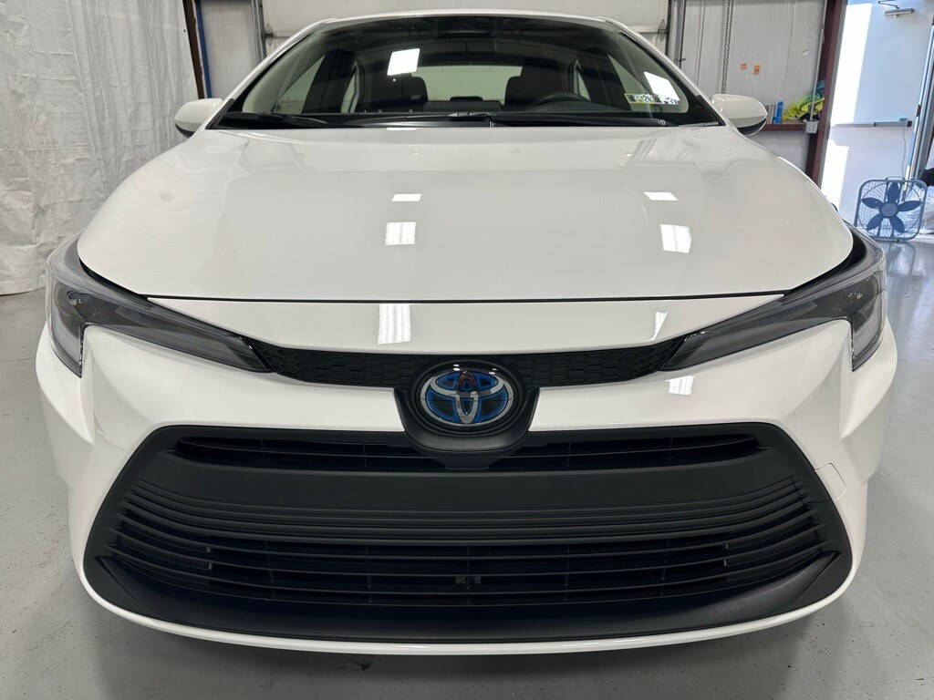 2025 Toyota Corolla Hybrid LE photo 2