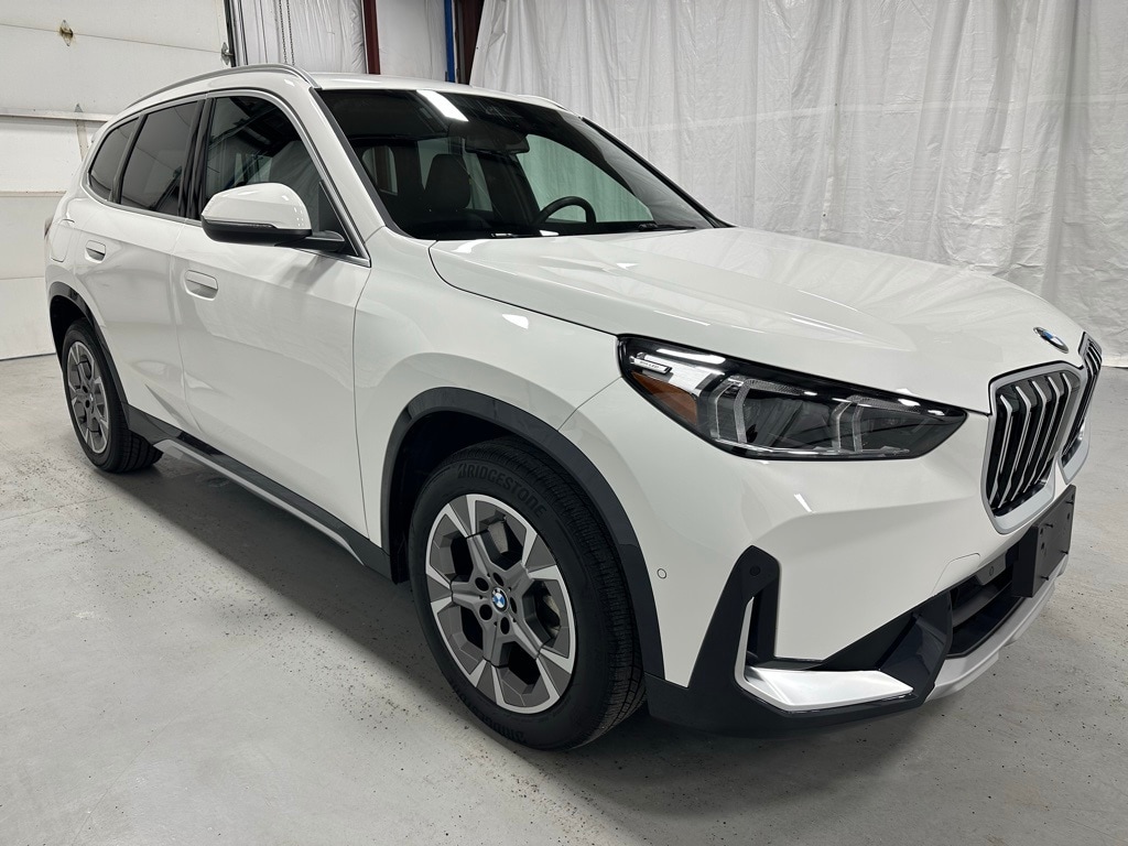 2025 BMW X1 28i's photo