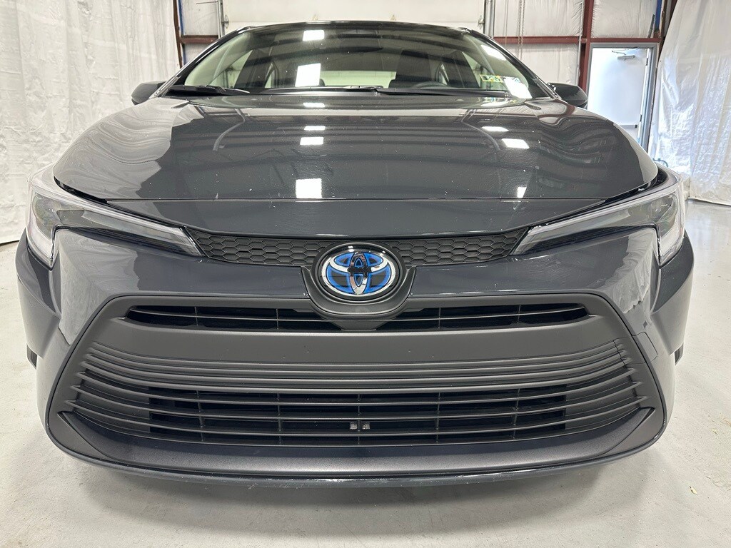 2025 Toyota Corolla Hybrid LE photo 2