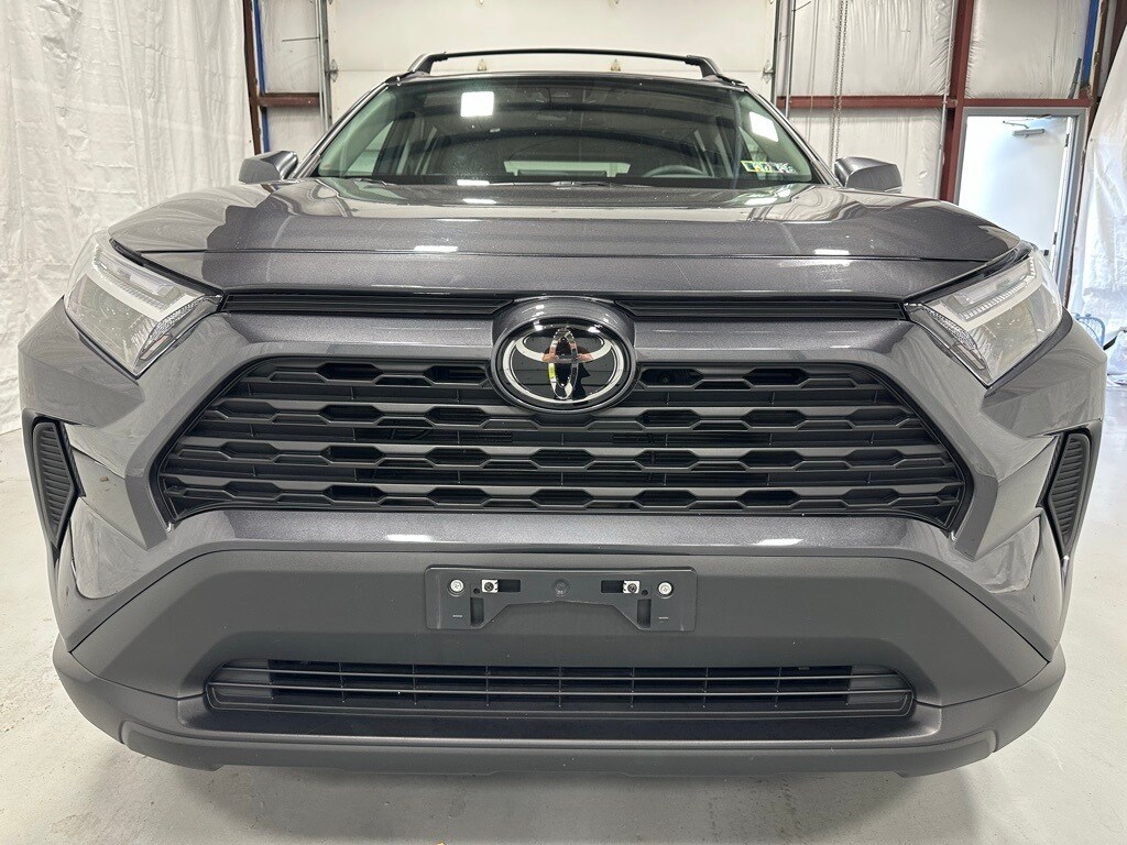 2025 Toyota RAV4 Hybrid XLE photo 2
