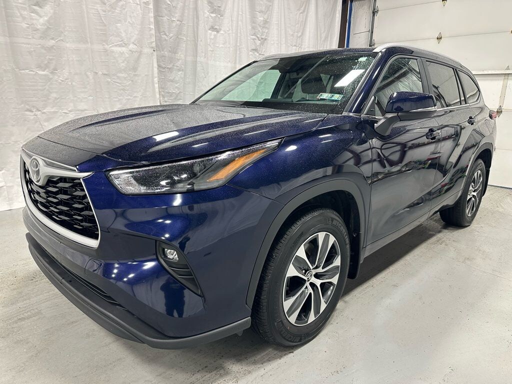Used 2025 Toyota Highlander XLE SUV