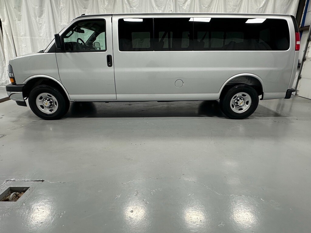 2025 Chevrolet Express 3500 LT Passenger Van photo 4