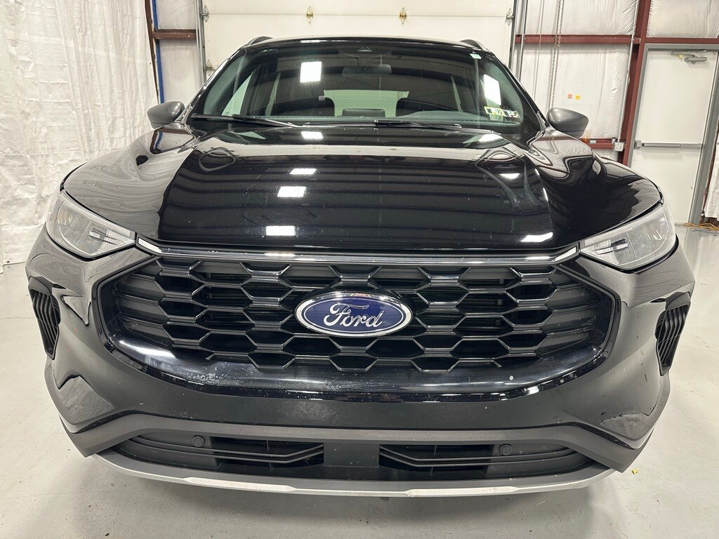 2025 Ford Escape photo 2