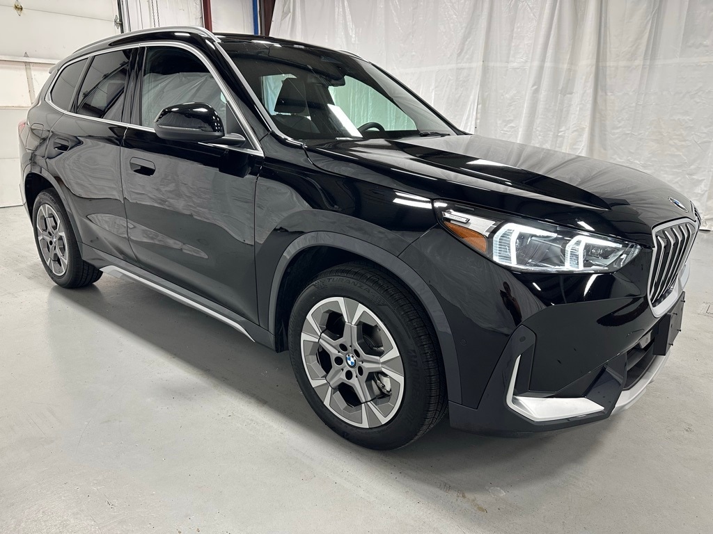 2025 BMW X1 28i's photo