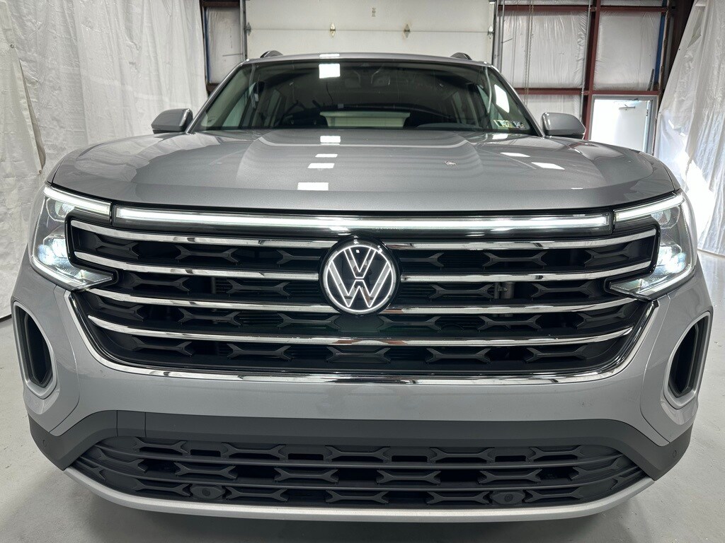 2025 Volkswagen Atlas SE Technology photo 2