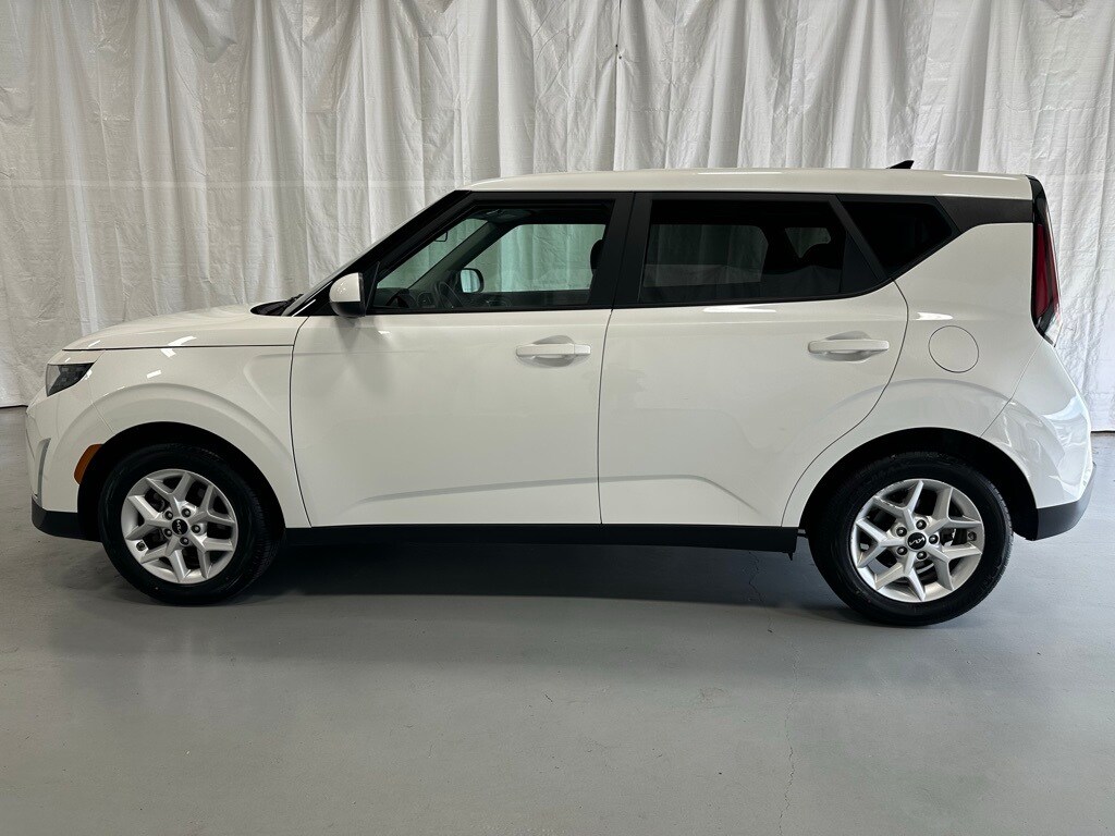 2024 Kia Soul LX photo 4