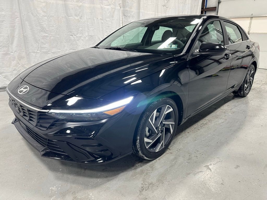Used 2025 Hyundai Elantra SEL Convenience Sedan