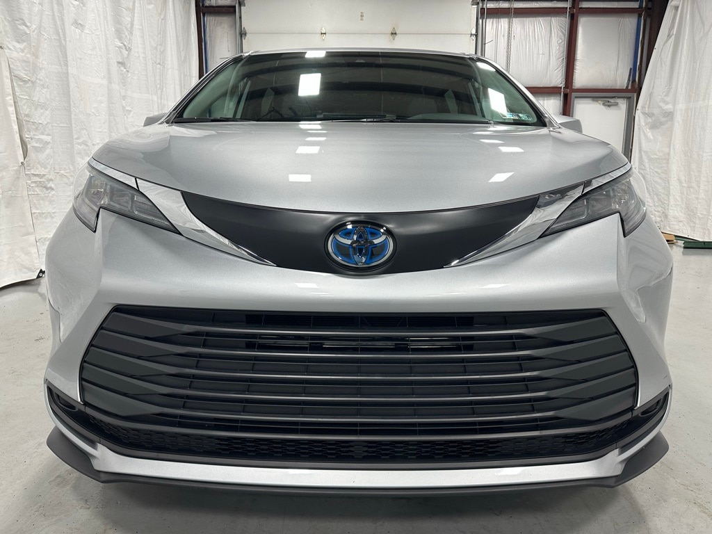 Used 2025 Toyota Sienna LE 8 Passenger Van Passenger Van