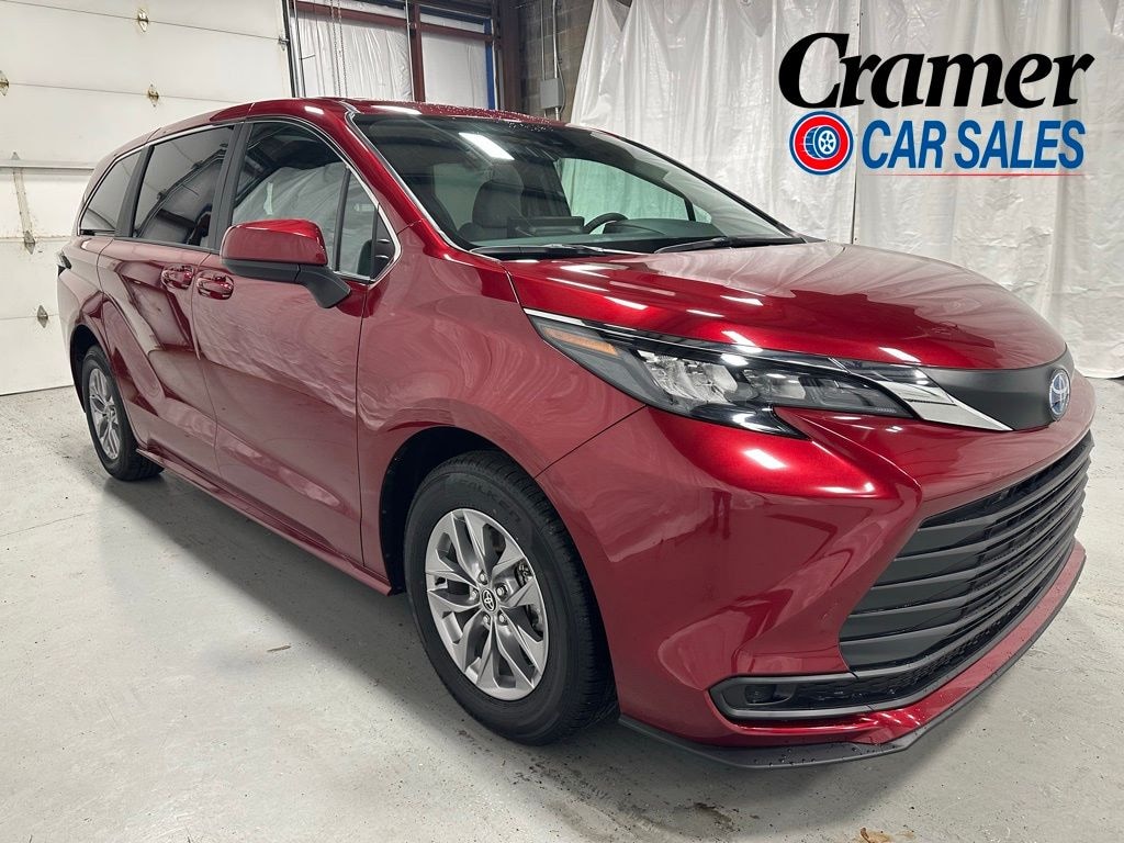 Used 2025 Toyota Sienna LE 8 Passenger Van Passenger Van