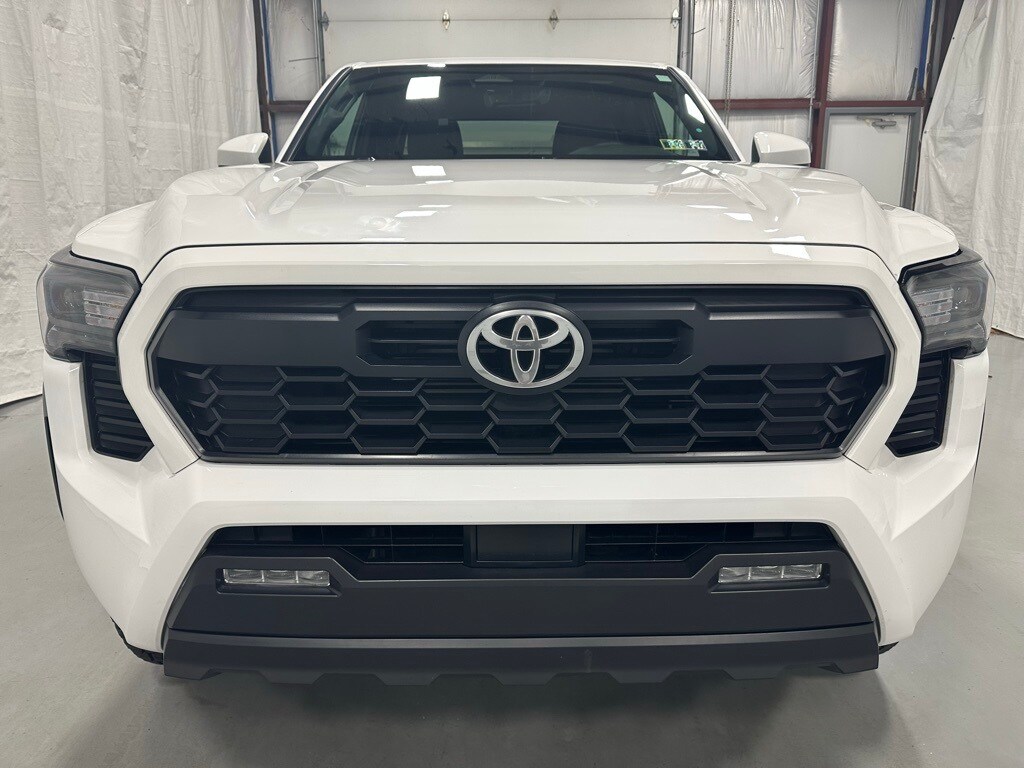 2025 Toyota Tacoma TRD photo 2