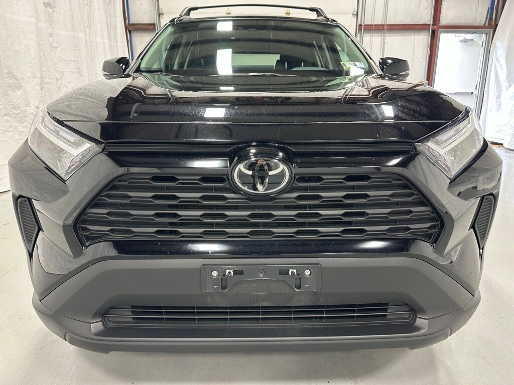 2025 Toyota RAV4 XLE photo 2