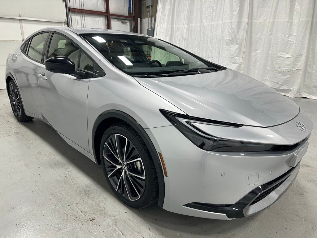 Used 2025 Toyota Prius XLE Hatchback