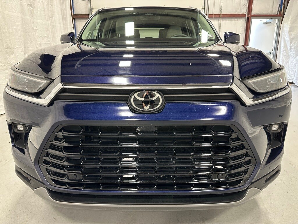 2025 Toyota Grand Highlander Limited photo 2