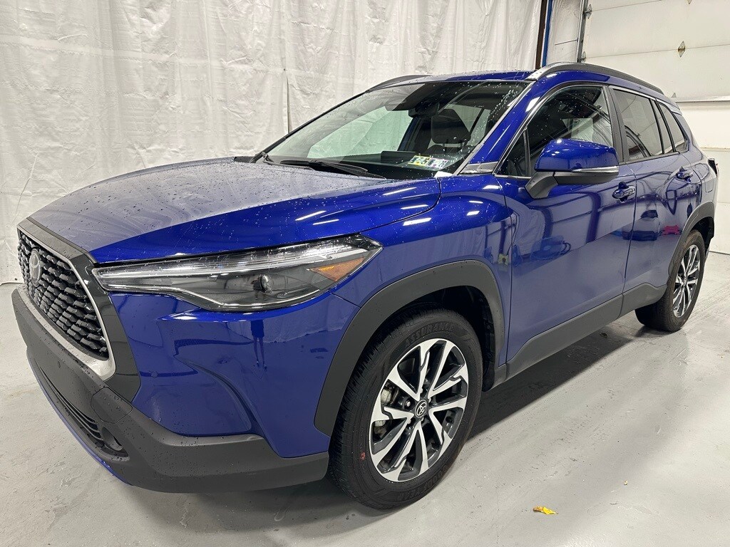 2024 Toyota Corolla Cross XLE photo 3