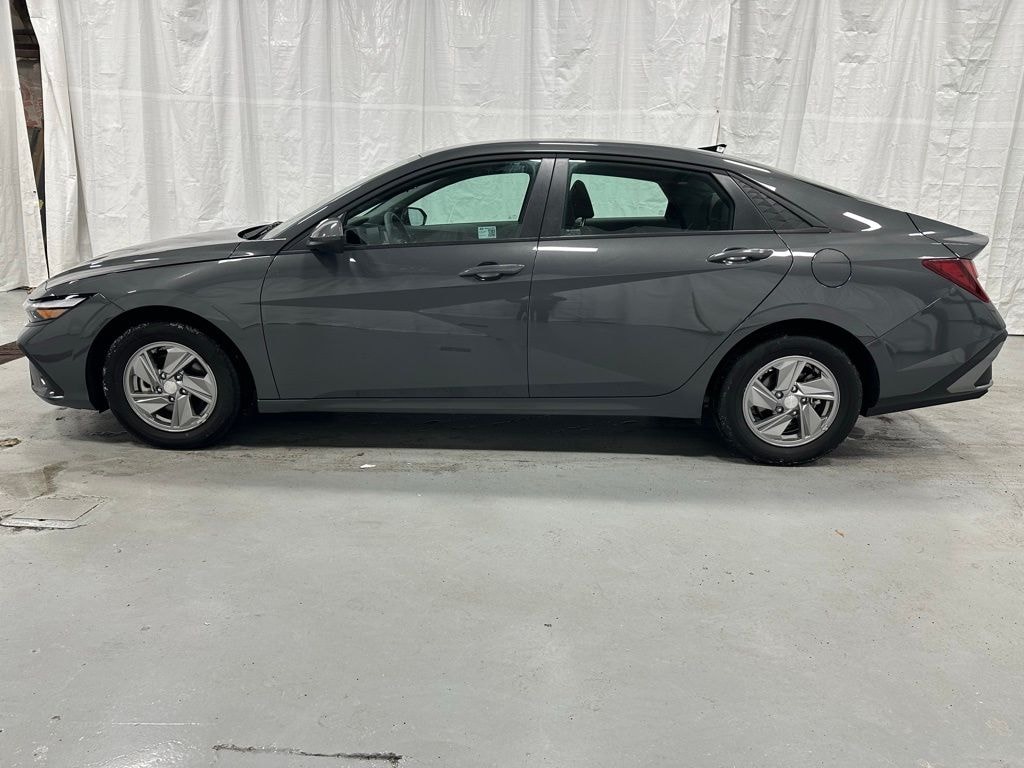 Used 2025 Hyundai Elantra SE Sedan