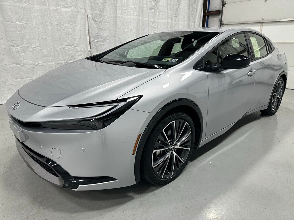 2025 Toyota Prius XLE photo 3
