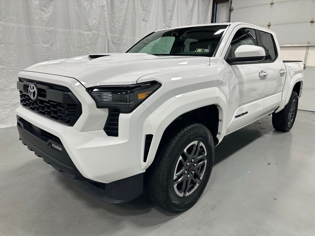 2025 Toyota Tacoma TRD Sport photo 3