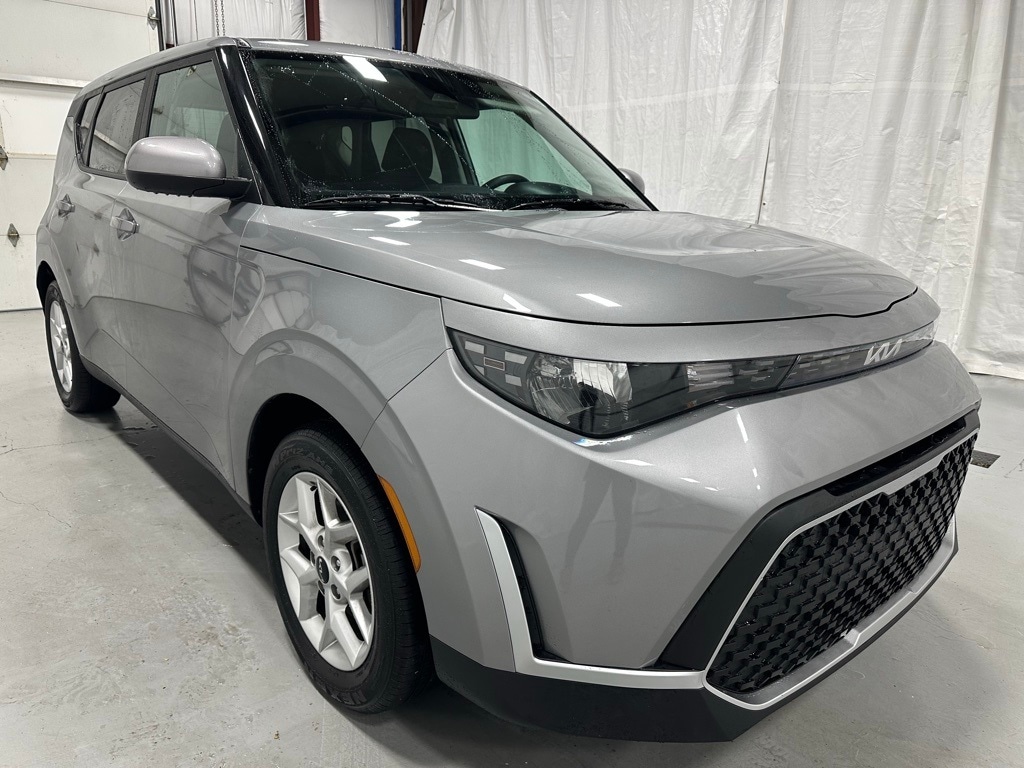 2024 Kia Soul LX's photo