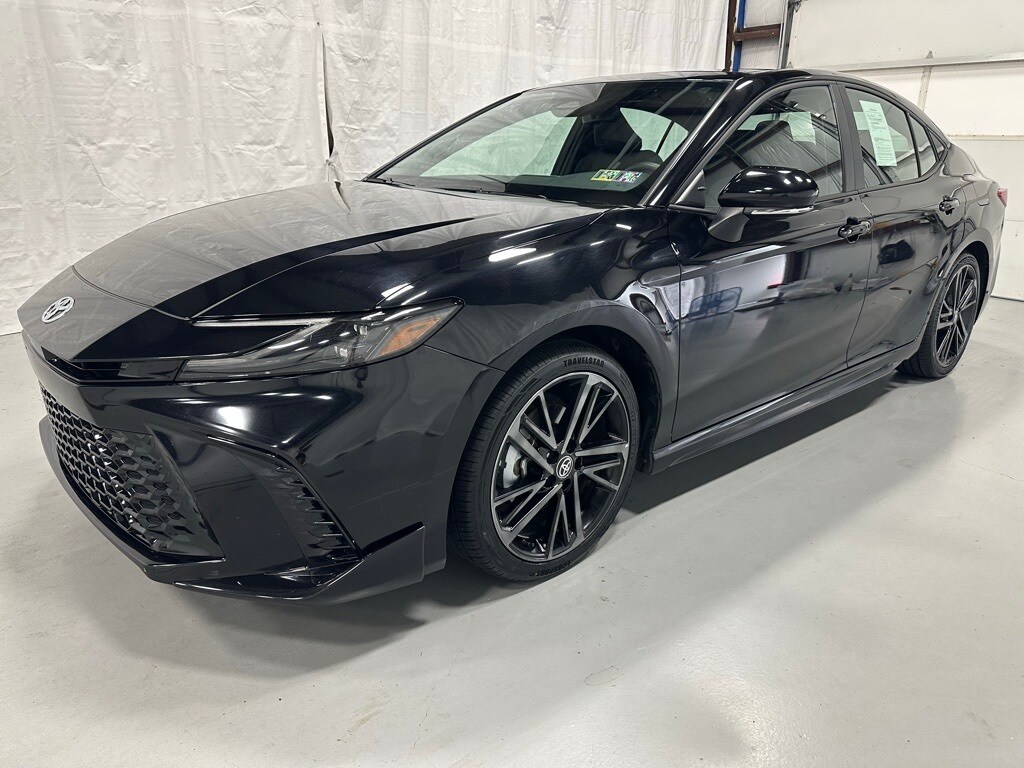 2025 Toyota Camry XSE photo 3