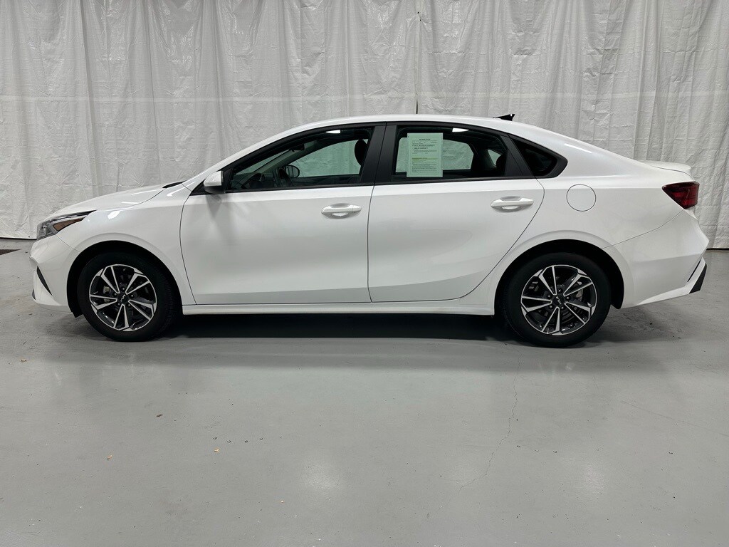 2024 Kia Forte LXS photo 4