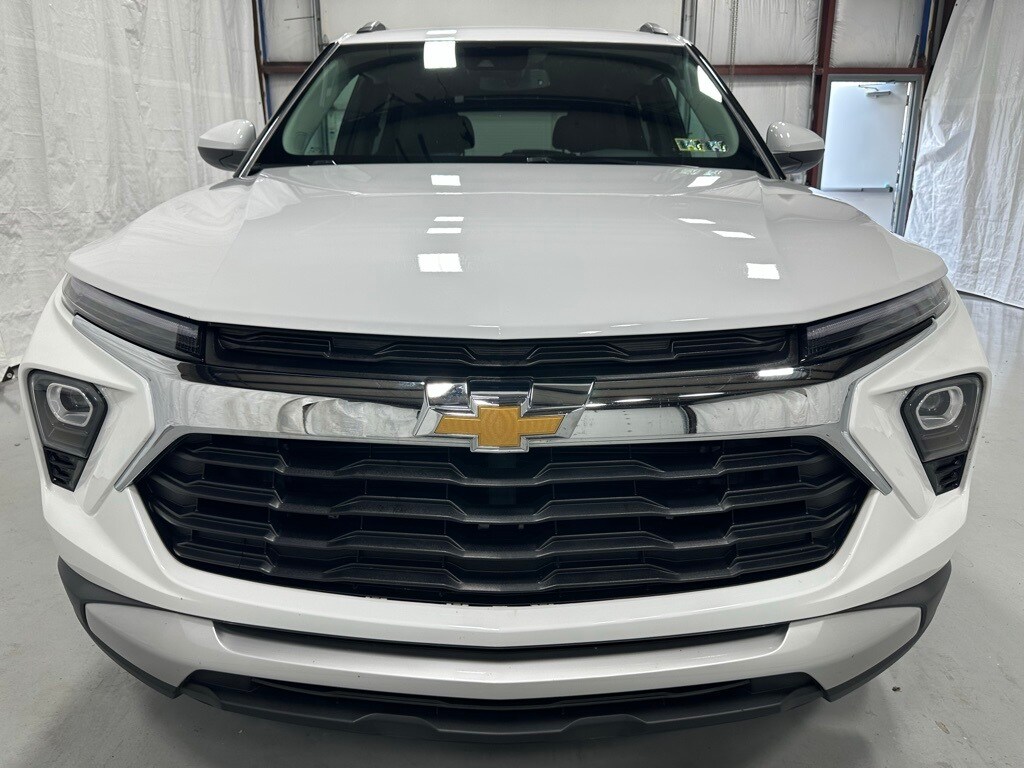 2024 Chevrolet Trailblazer LT photo 2