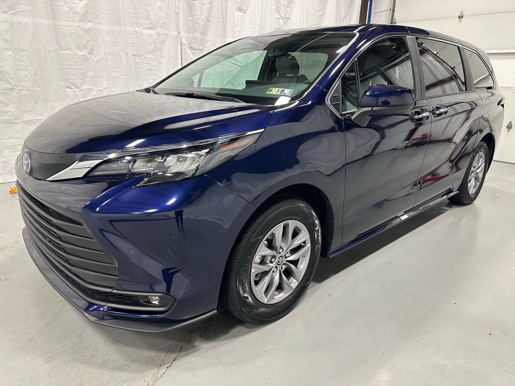 Used 2025 Toyota Sienna XLE 8 Passenger Van Passenger Van