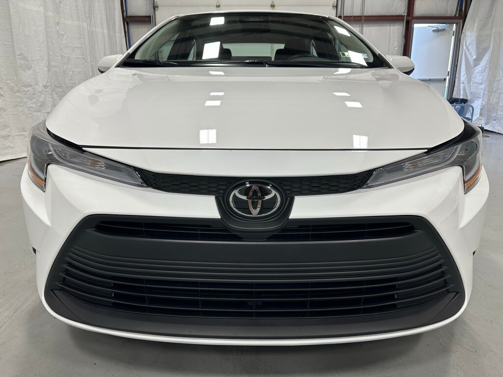 2025 Toyota Corolla LE photo 2