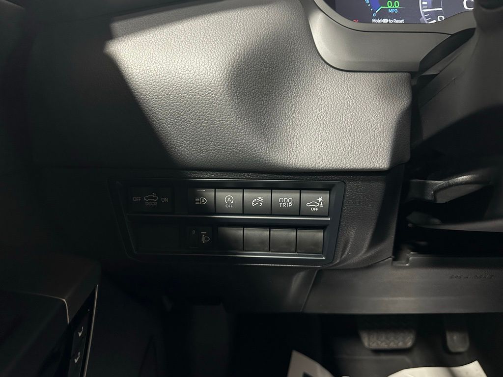 2025 Toyota Tundra Limited - Photo 17