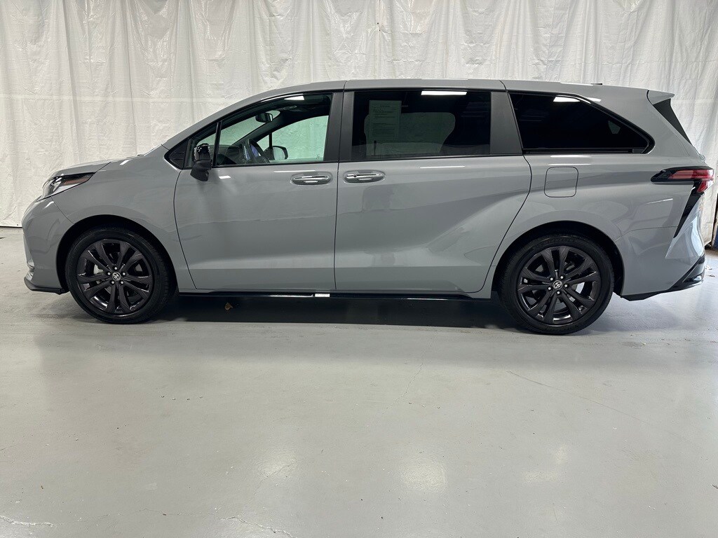 2025 Toyota Sienna XSE photo 4
