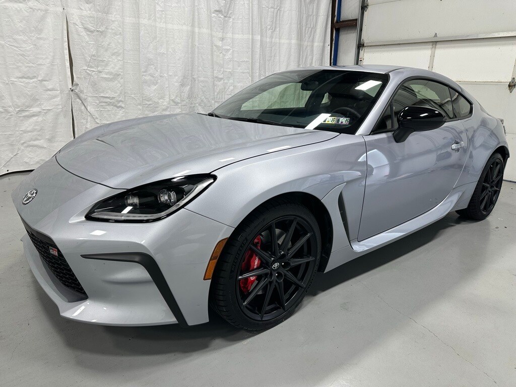 2025 Toyota GR86 Base photo 3