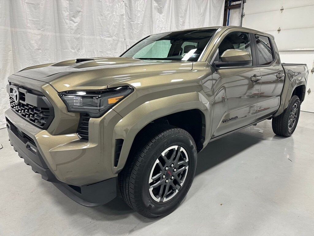 2025 Toyota Tacoma photo 3