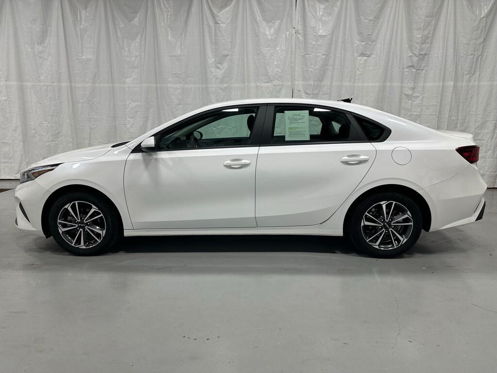 2024 Kia Forte LXS photo 4