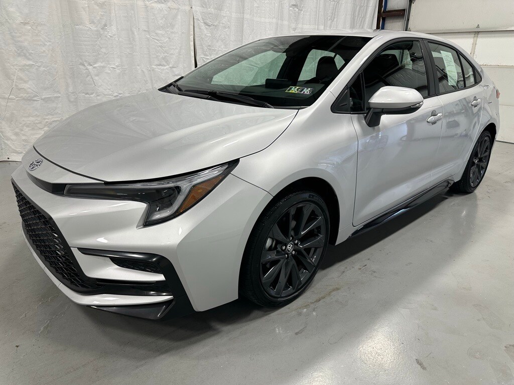 2025 Toyota Corolla SE photo 3
