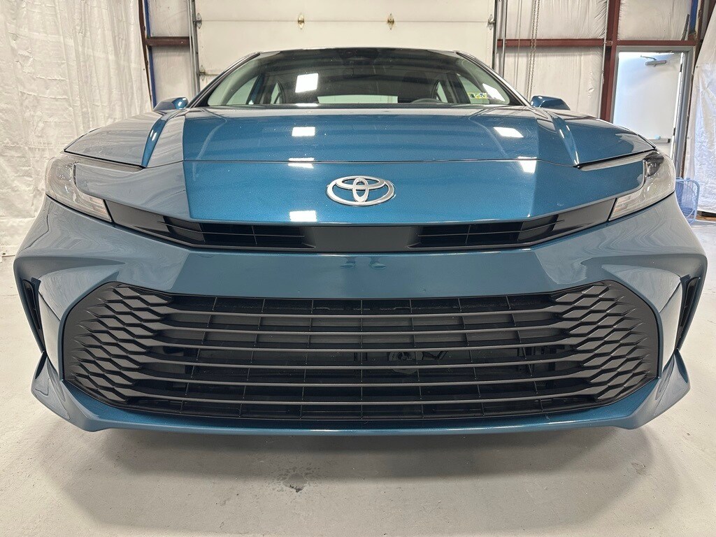 2025 Toyota Camry LE photo 2