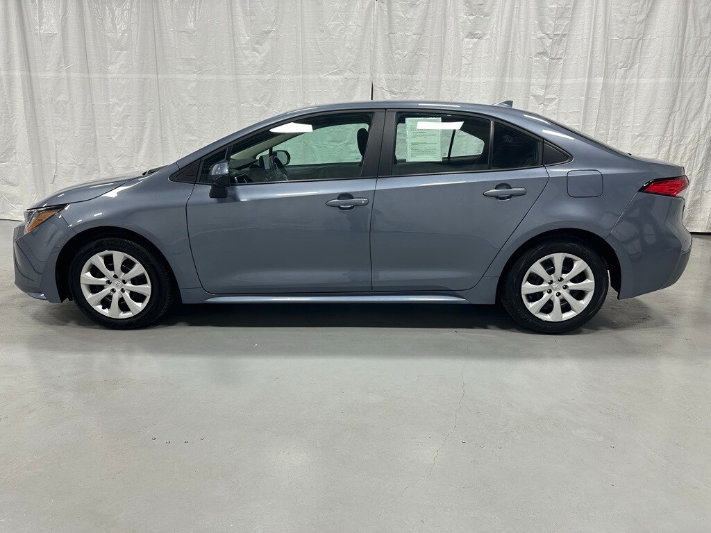 2025 Toyota Corolla LE photo 4