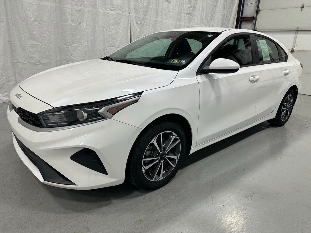 2024 Kia Forte LXS photo 3