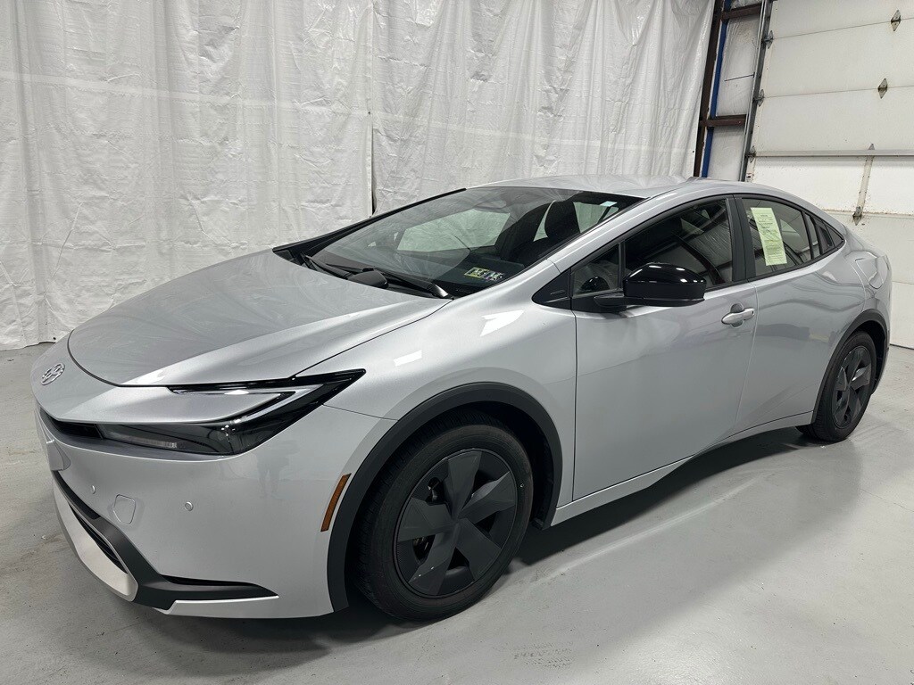 2024 Toyota Prius Prime SE photo 2