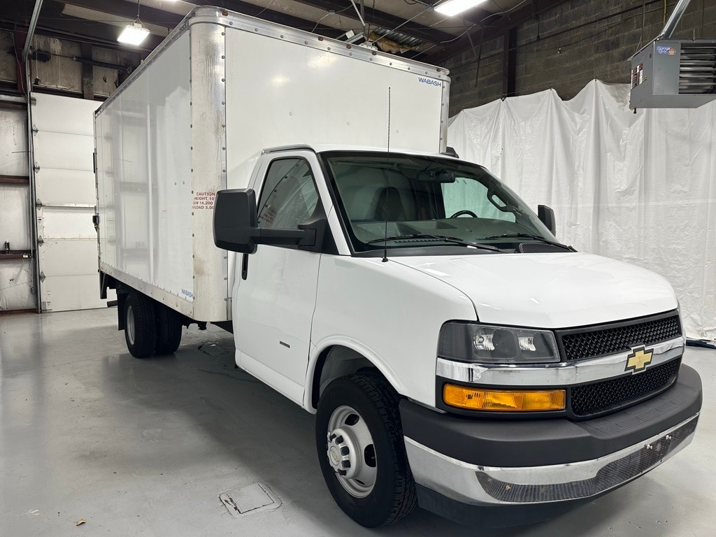 2022 Chevrolet Express Cutaway Base's photo