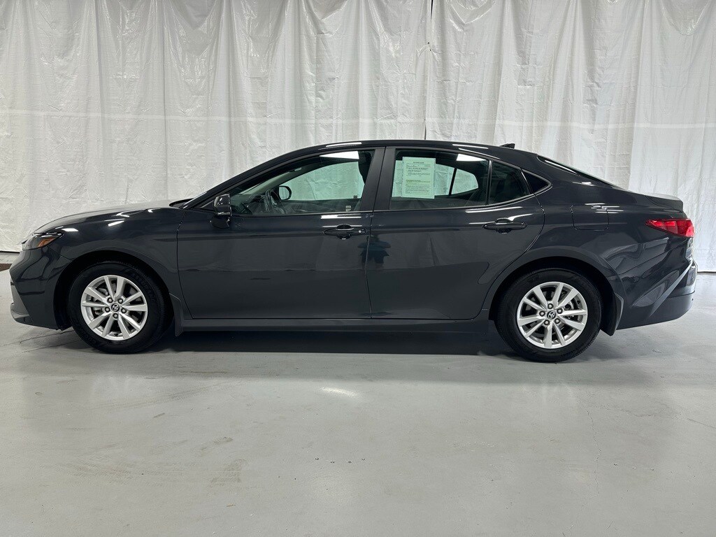 2025 Toyota Camry LE photo 4