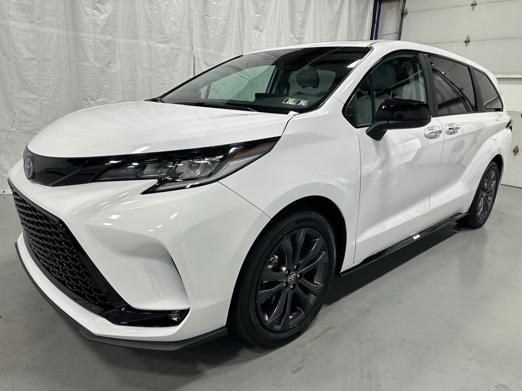 2025 Toyota Sienna XSE photo 3