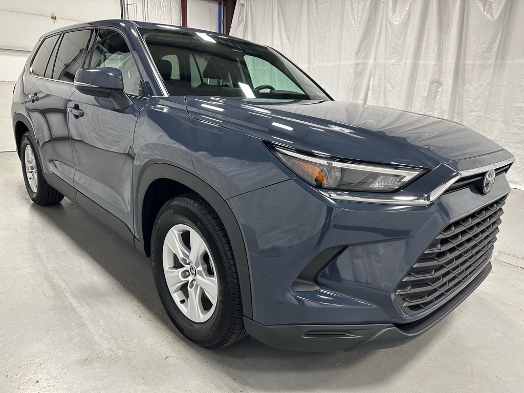 Used 2025 Toyota Grand Highlander LE SUV
